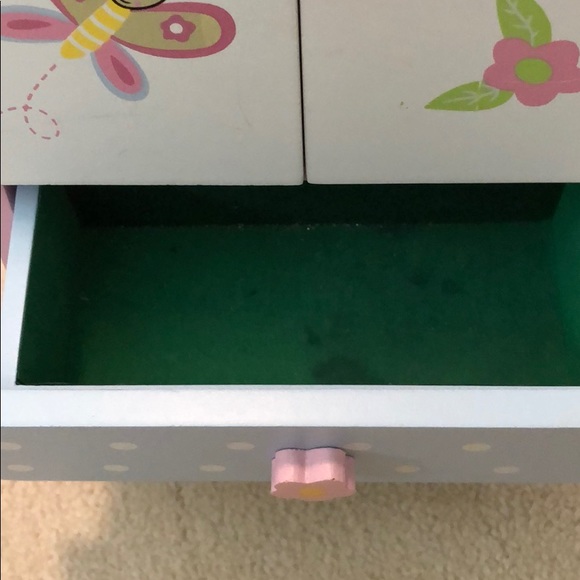 **SOLD** EUC BUNDLE OF JEWELY BOX + JEWELRY - Picture 7 of 8